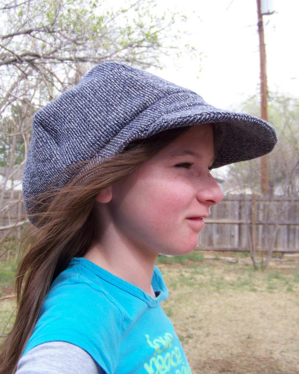 Sz. 25" Newsboy Cap Hat in Recycled cotton knit - black white
